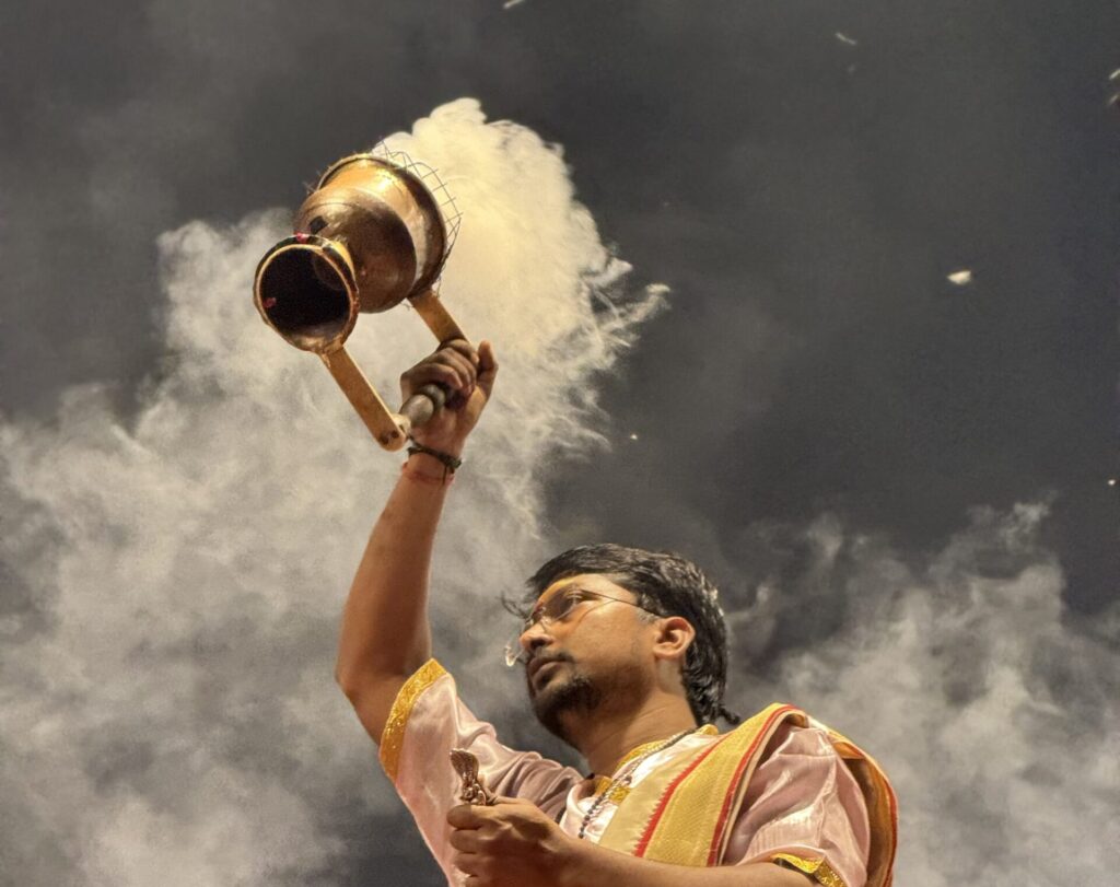 varanasi pandit ganga artia